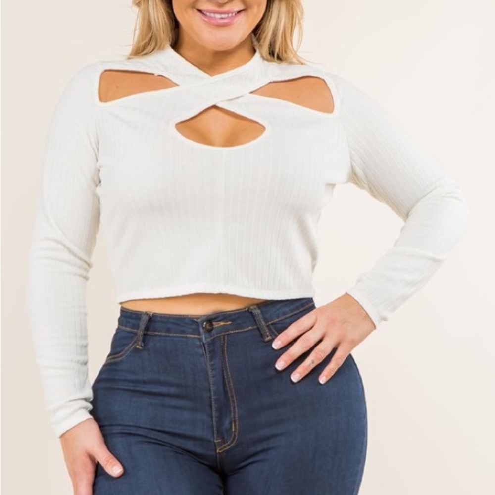 Cropped Keyhole Top - Picture 10 of 16